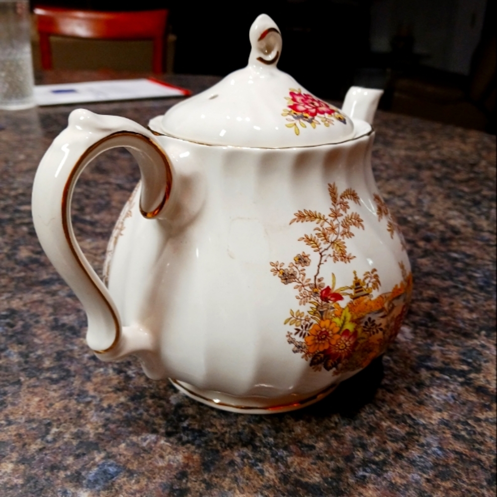 Sadler tea pot England